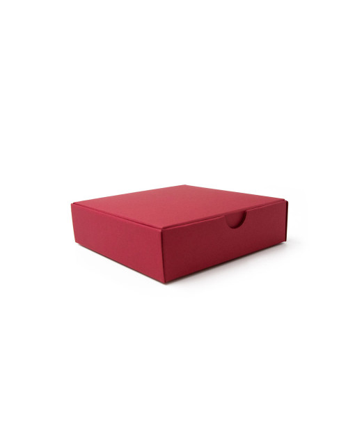 Подарочная коробка из красного декоративного картона