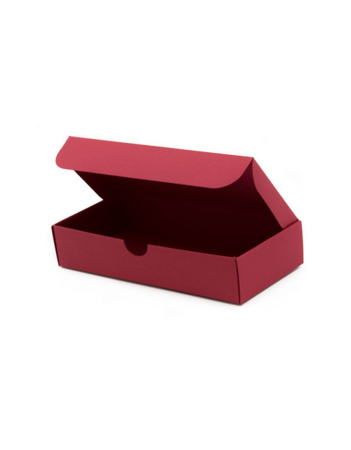 Dāvanu kastīte no sarkana dekoratīvā kartona