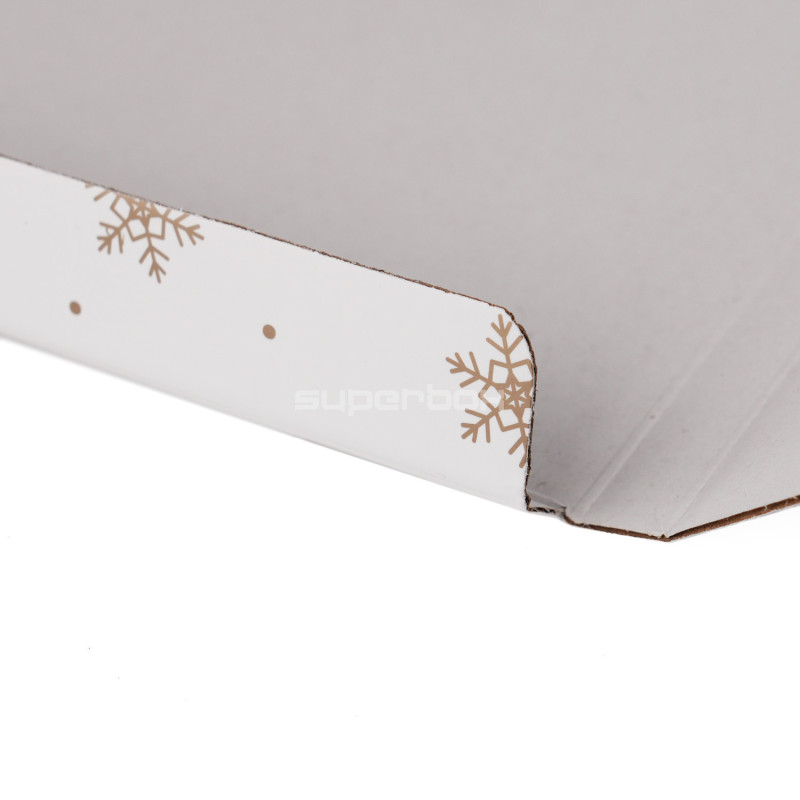 Labai puošnus nedidelis baltas surišamas vokelis su auksinėmis snaigėmis