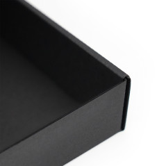 Чёрная коробка из гофрокартона с окошком, 300×180×40 мм