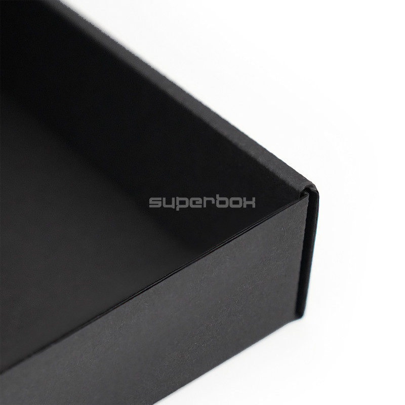 Чёрная подарочная коробка низкой высоты с ПВХ-окошком