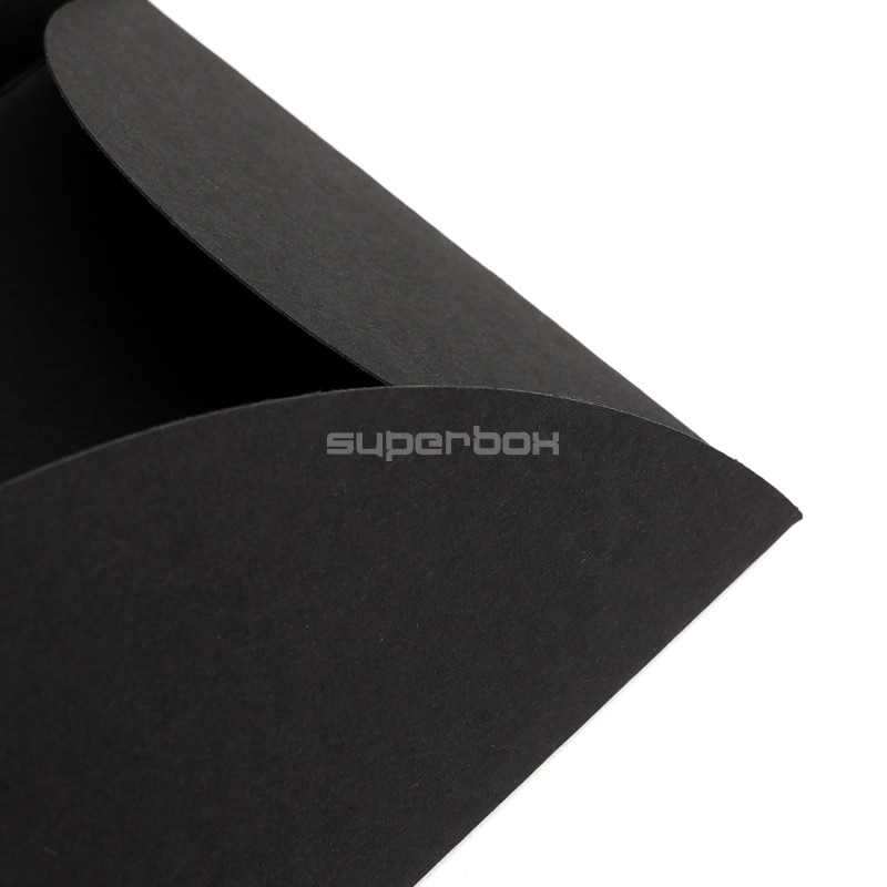 Чёрный конверт с застежкой в форме сердца Чёрный конверт с застежкой в форме сердца