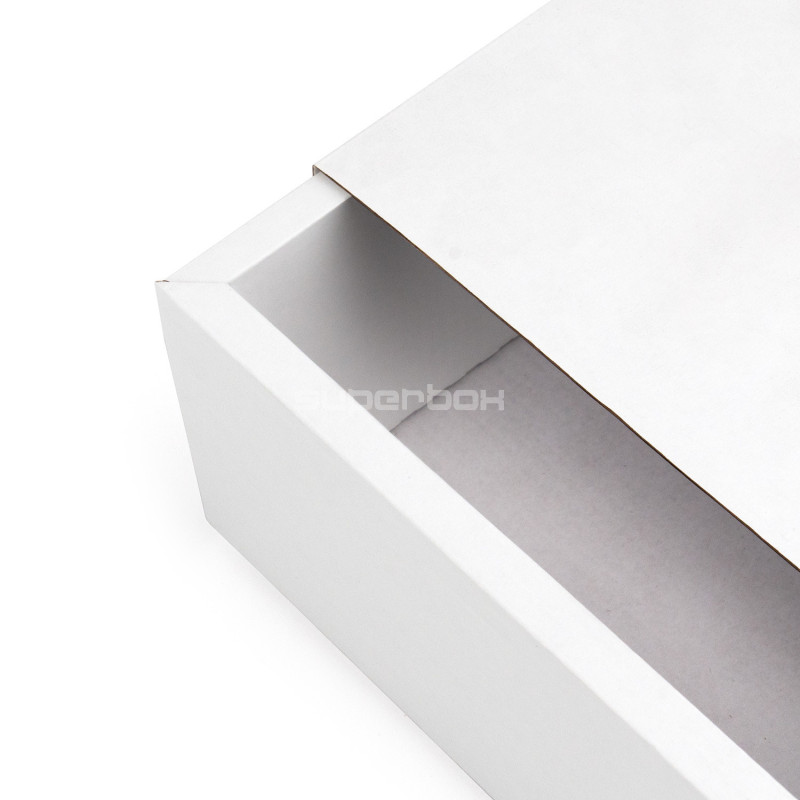 Balta dovanų dėžutė su įmaute