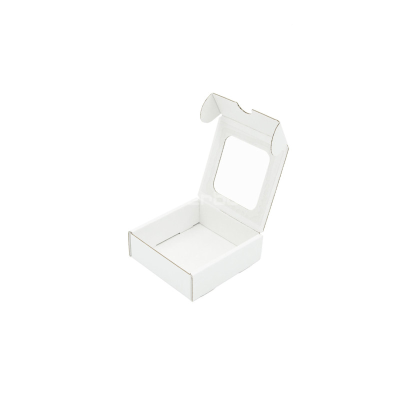 Balta mini dėžutė iš mikrogofros su langeliu Balta mini dėžutė iš mikrogofros su langeliu