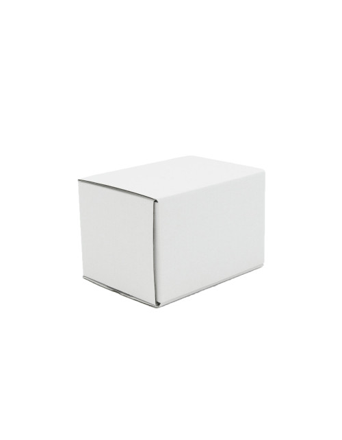 Прямоугольная упаковочная коробка белого цвета