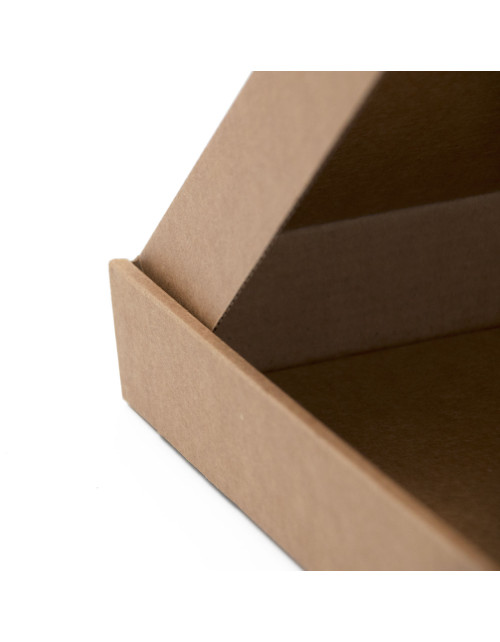 Labai žema ruda kvadratinė dėžutė iš mikrogofros
