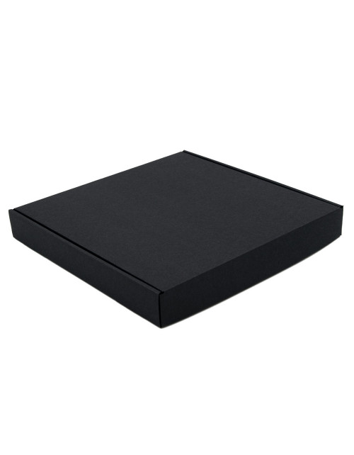 Melna kvadrātaina dāvanu kastīte
