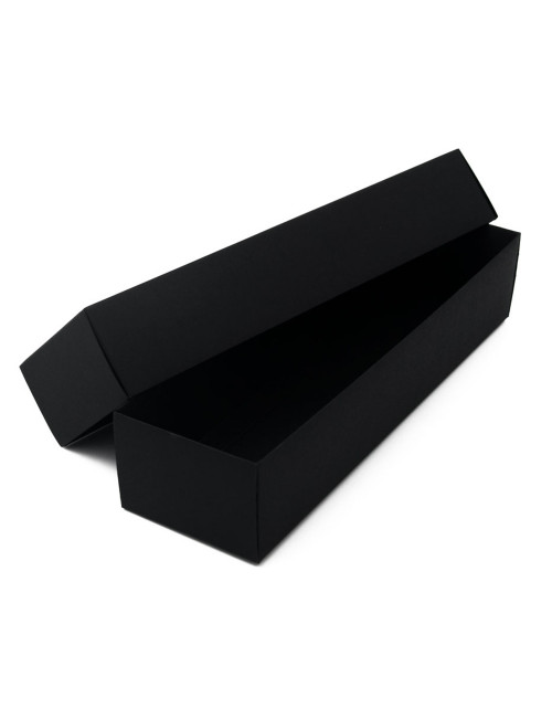 Длинная картонная коробка с черным основанием и крышкой