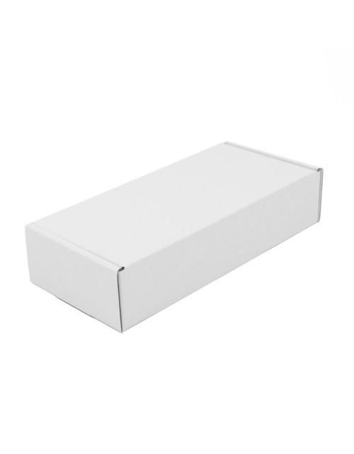 Маленькая продолговатая подарочная коробочка белого цвета