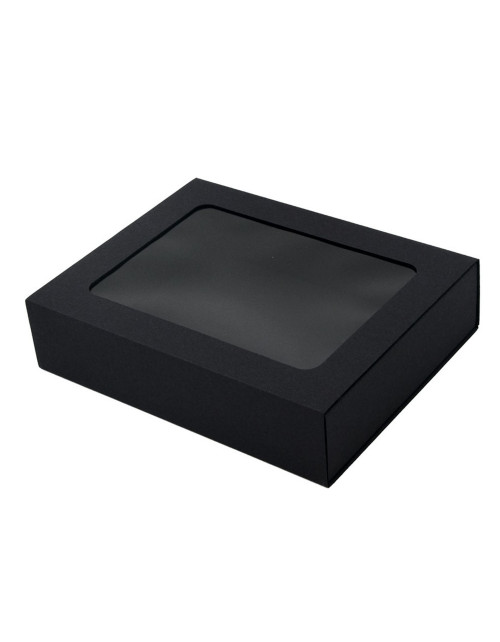 Dāvanu kaste ar melnām piedurknēm
