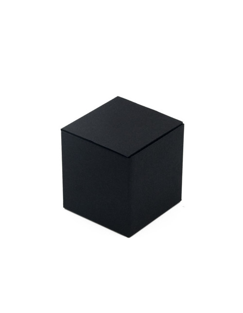 Черная коробка-куб