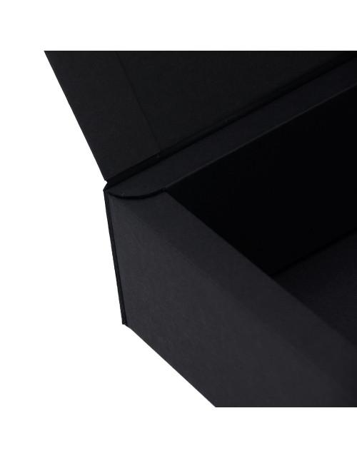 Prabangi juoda atverčiama dėžutė su magnetais