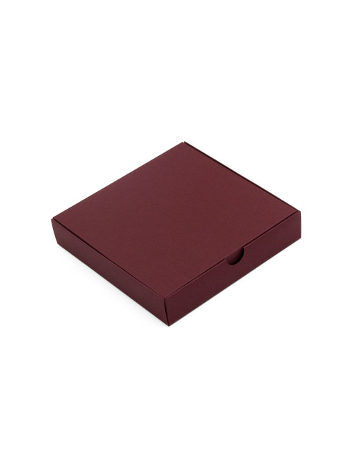 Nedidelė bordo spalvos kvadratinė dėžutė įleidžiamu dangteliu
