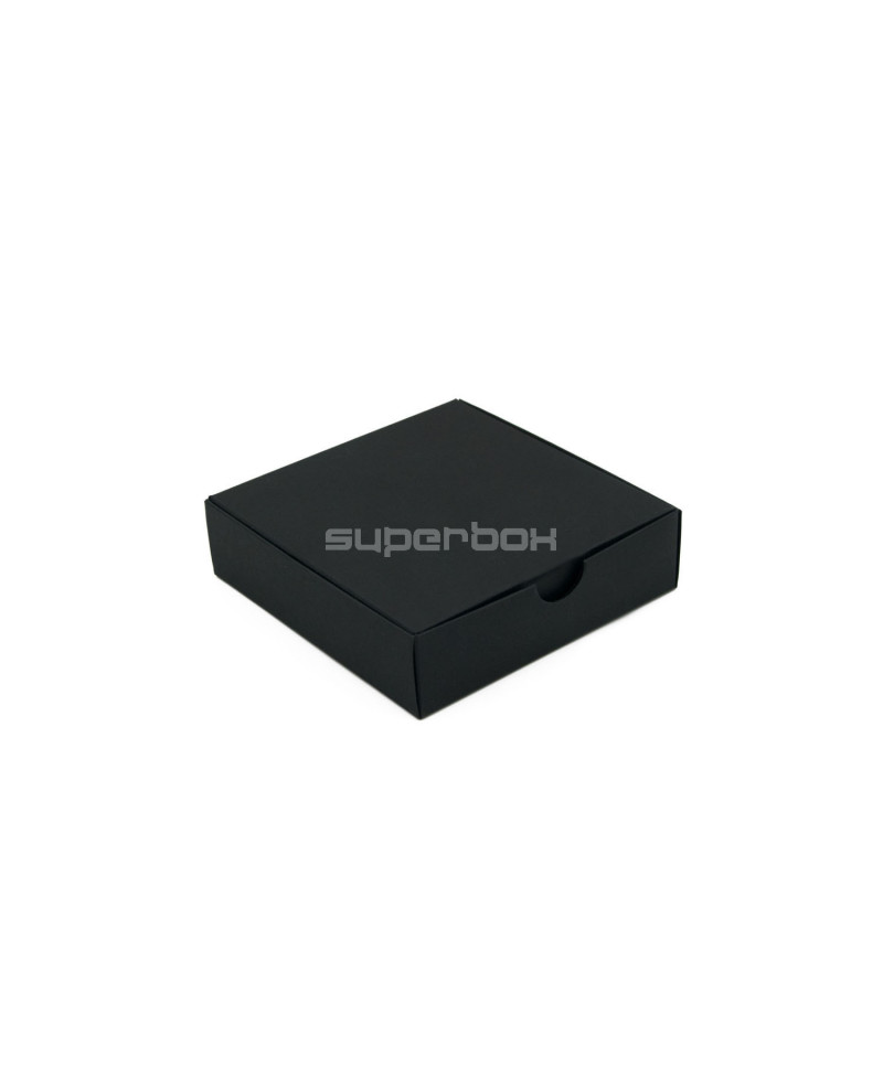 Maža kvadratinė dėžutė įleidžiamu dangteliu iš juodo kartono