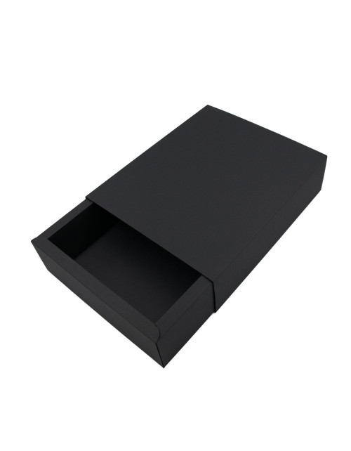 Dāvanu kaste ar melnām piedurknēm