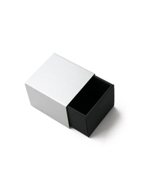 Dviejų dalių maža dėžutė suvenyrams su sidabrine įmaute
