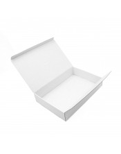 Balta didelė dovanų dėžutė užrišama juostele