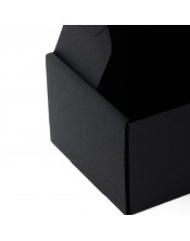 Maza melna gofrētā kartona dāvanu kastīte