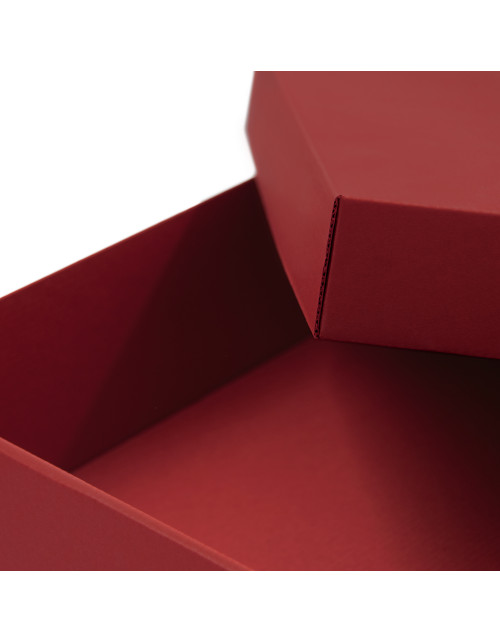 Suur neljakandiline punast värvi 10 cm kõrgune kinkekarp