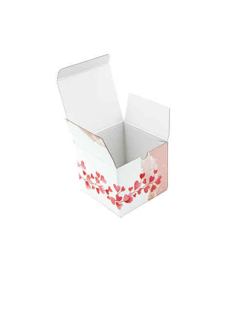 Kvadratinė dėžutė-kubas su širdelėmis