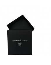 Dviejų dalių maža kvadratinė juodo kartono dovanų dėžutė
