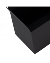 Piklik must kast kahe silindrilise küünla jaoks