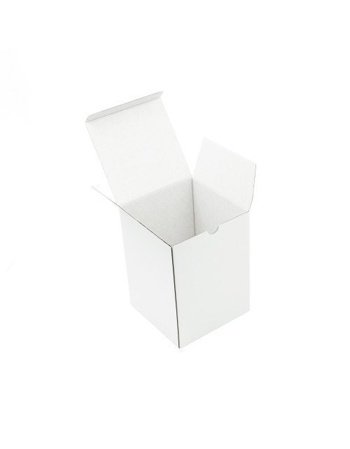Balta iegarena kaste iepakošanas telpas izsmidzināšanai