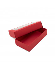 Punane kaheosaline kartongist kinkekarp aknaga
