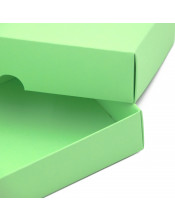 Šviesiai žalios spalvos kartono dėžutė su dangteliu