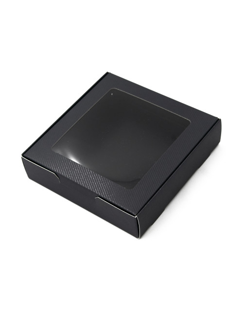 Melna cepumu kastīte ar skaidru logu un laminātu iekšpusi