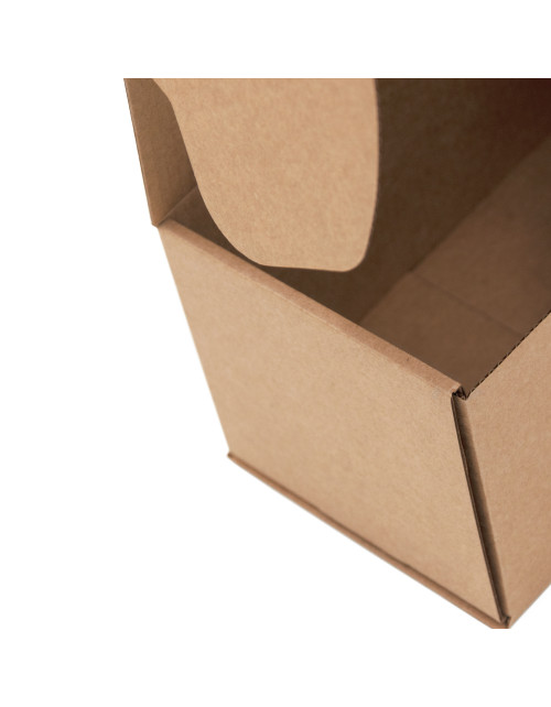 Ruda nedidelė gili dėžutė dovanoms arba siuntiniams pakuoti