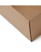 Ruda nedidelė kvadratinė dėžutė su langeliu ir linijų raštu