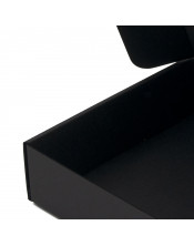 Musta värvi väike kinkekarp, 6 cm kõrge