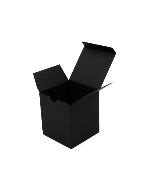 Melna divdaļīga kvadrātveida kartona dāvanu kastīte