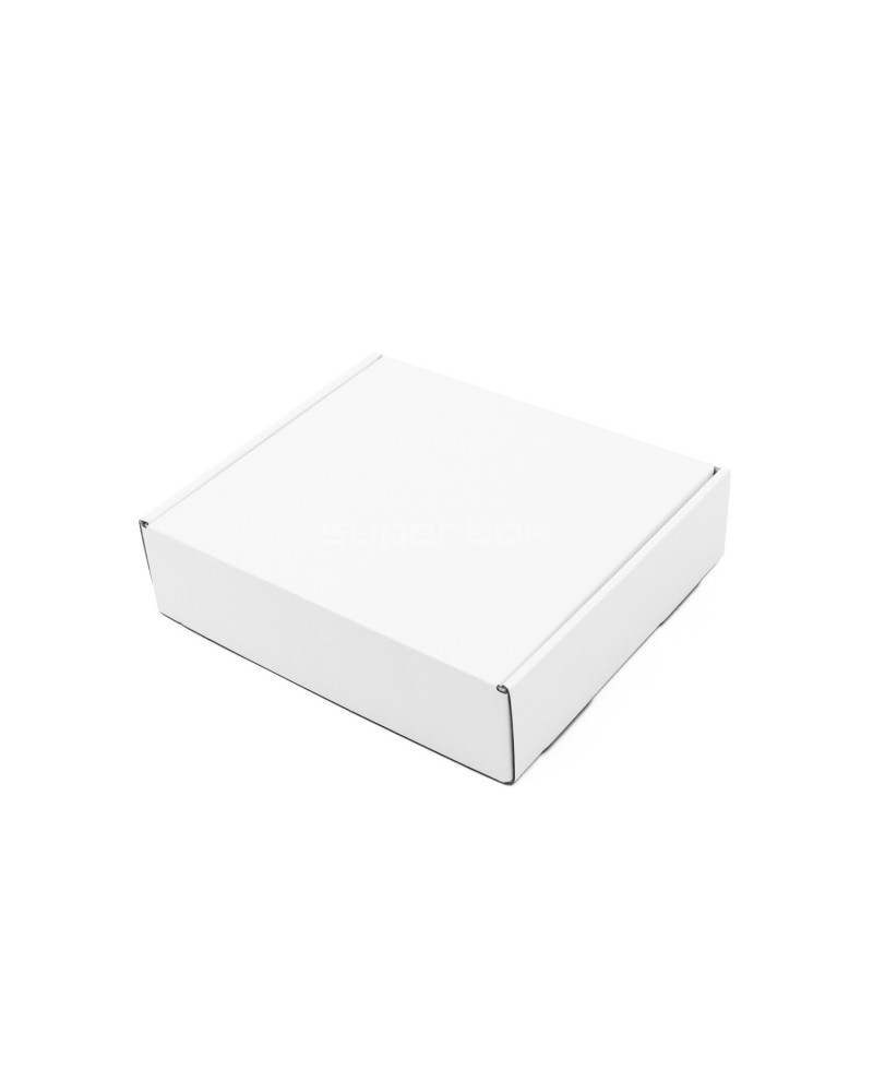Balta nedidelio aukščio dovanų dėžutė