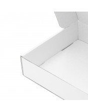 Balta nedidelio aukščio dovanų dėžutė