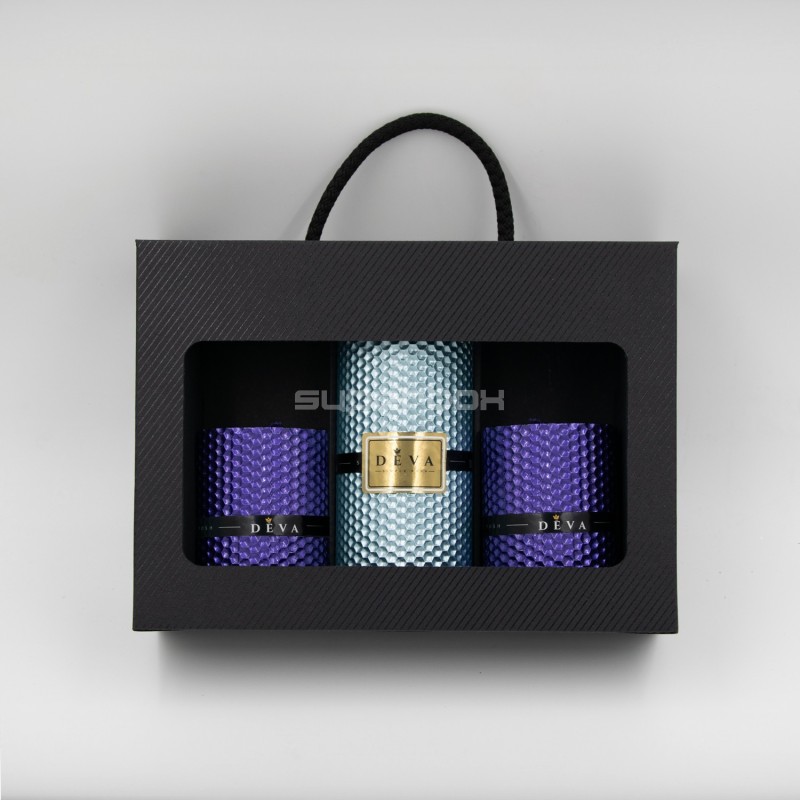 Чёрная коробка с блестящими полосками для трёх декоративных свечей