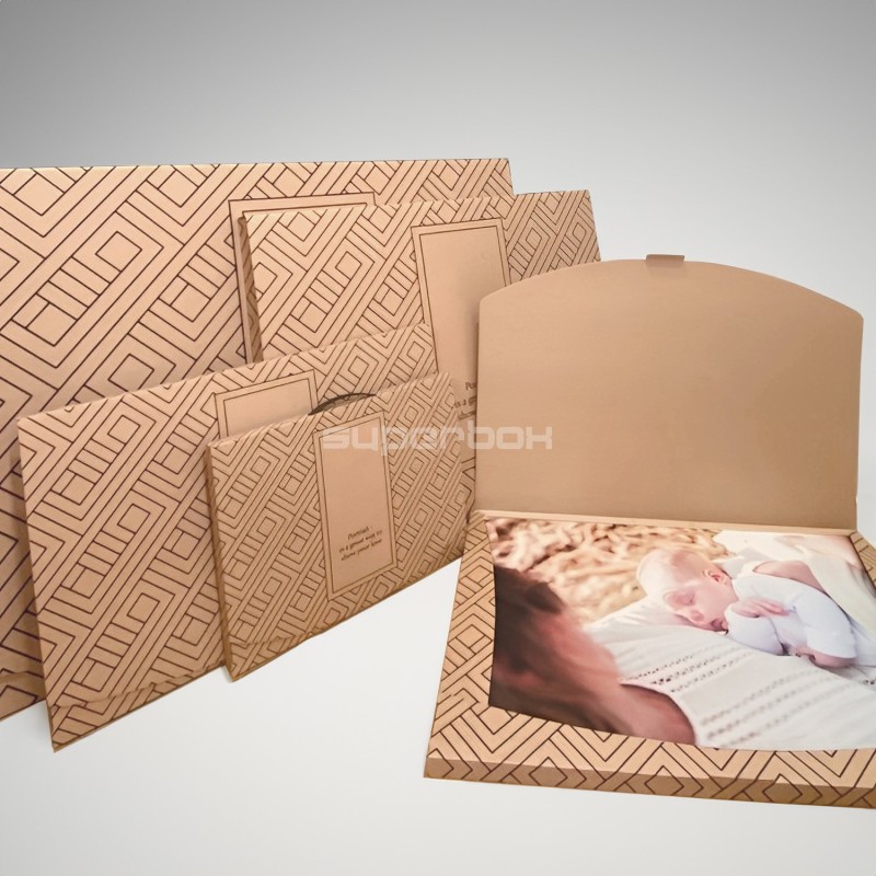 Dėžės drobėms su plastiko rankena