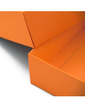 Oranžinė dviejų dalių kartono dėžutė su langeliu