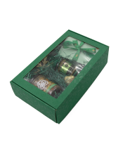 Tamsiai žalia prailginta PREMIUM dovanų dėžutė  su langeliu ir uogom