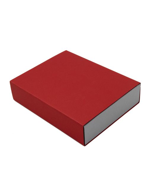 Dovanų dėžutė su raudona įmaute ir pilku dugnu