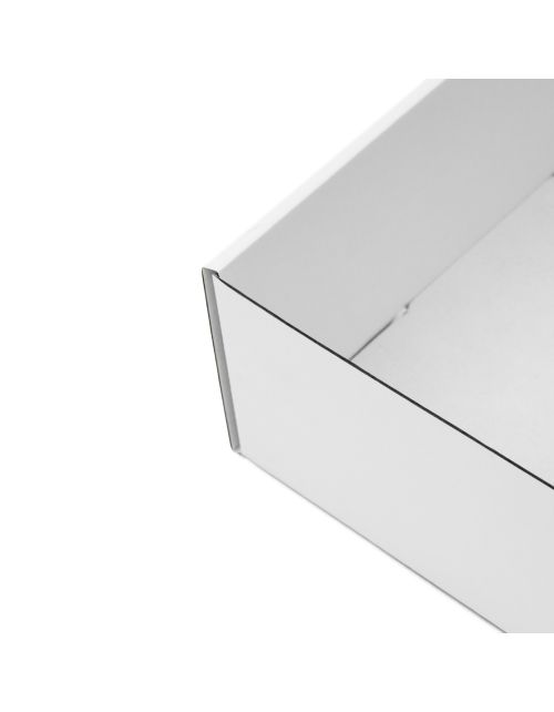 Balta čemodāna stila dāvanu kaste ar taisnstūra lodziņu