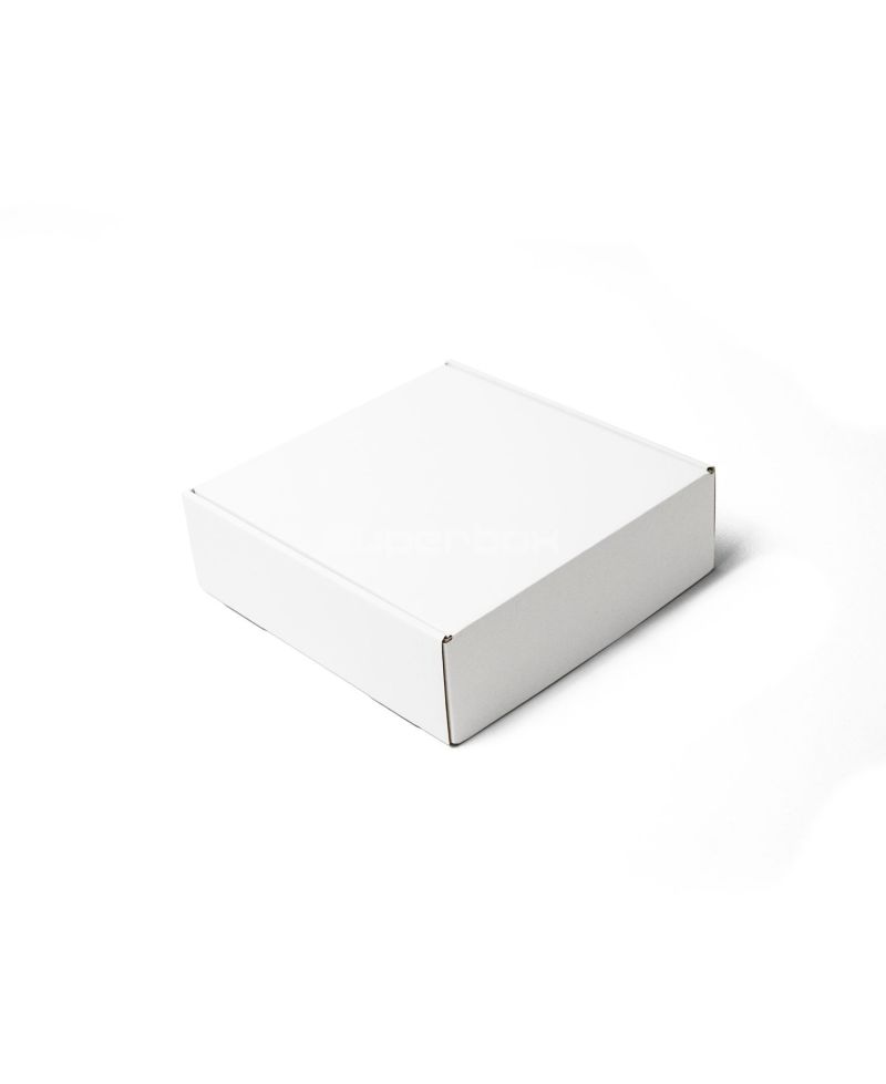 Daili balta nedidelė dovanų dėžutė, 6 cm aukščio