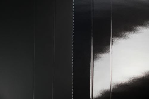 Vizualus skirtumas tarp blizgaus ir matinio paviršiaus