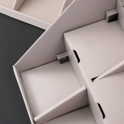 Countertop displays iš gofruoto kartono prekybos vietoms